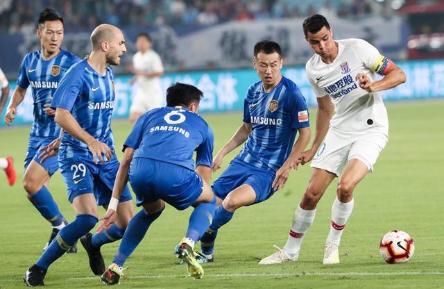 关于江苏苏宁主场击败天津天海，继续保持不败战绩的信息