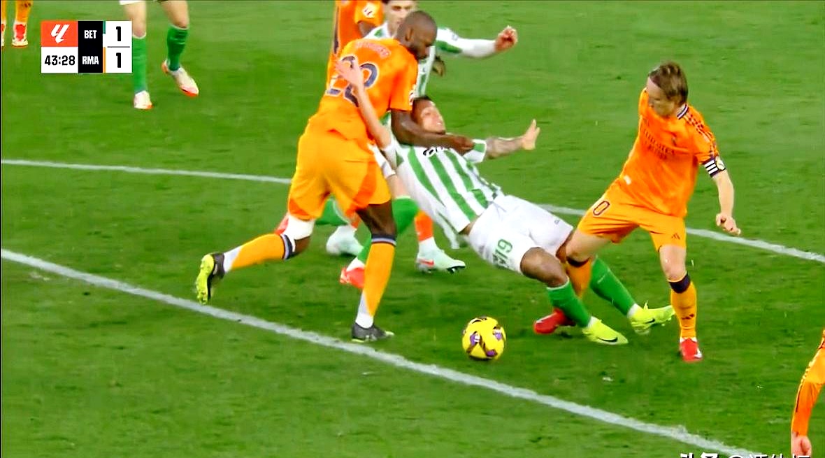 包含拉斯帕尔马斯遭遇惨败,失去三分的词条 包含拉斯帕尔马斯遭遇惨败,失去三分的词条