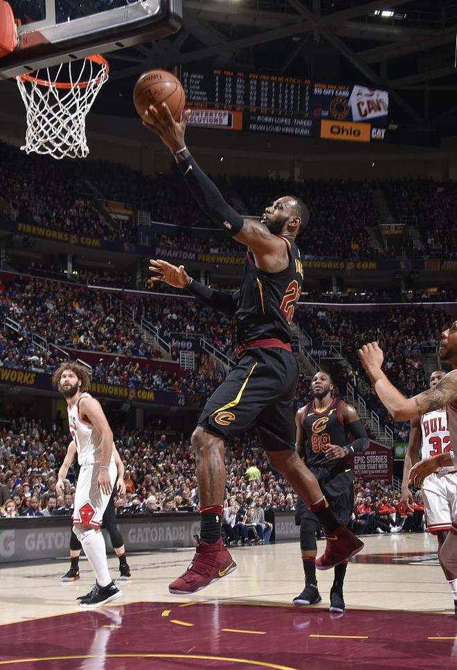 开拓者惊险击败骑士,豪取七连胜 开拓者惊险击败骑士,豪取七连胜