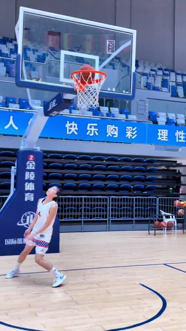 关于球员飒爽英姿,奥运篮球比赛荣耀上演的信息 关于球员飒爽英姿,奥运篮球比赛荣耀上演的信息